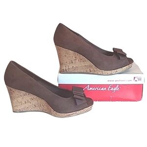 American Eagle Peep Toe Wedge Ballet Slip On 3.5" Heel Cork Heel Accent Bow Sz 9